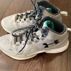 SOLD Under Armour Boys 4Y Basketball Shoes